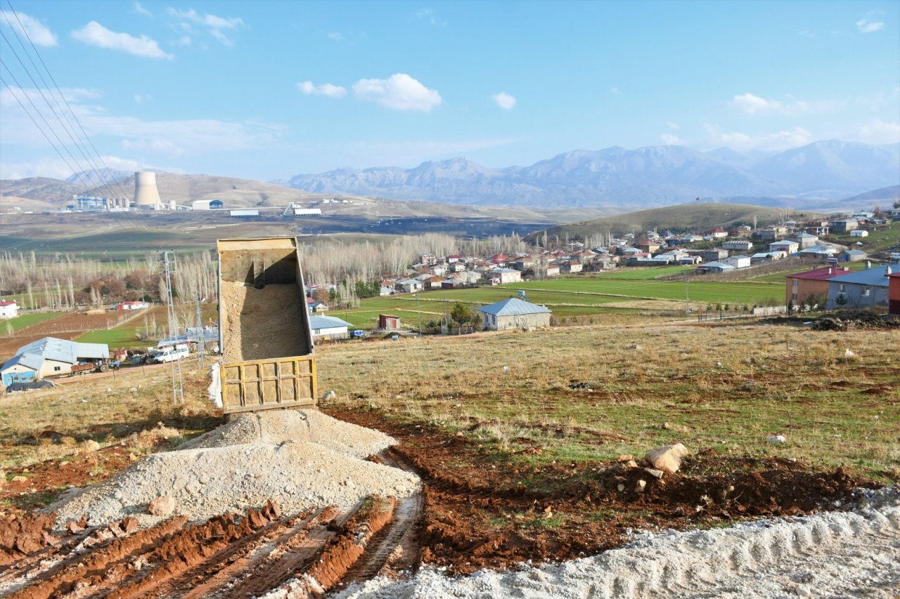 YAMANLI MAHALLESİ YOL KUMLAMA ÇALIŞMALARIMIZ